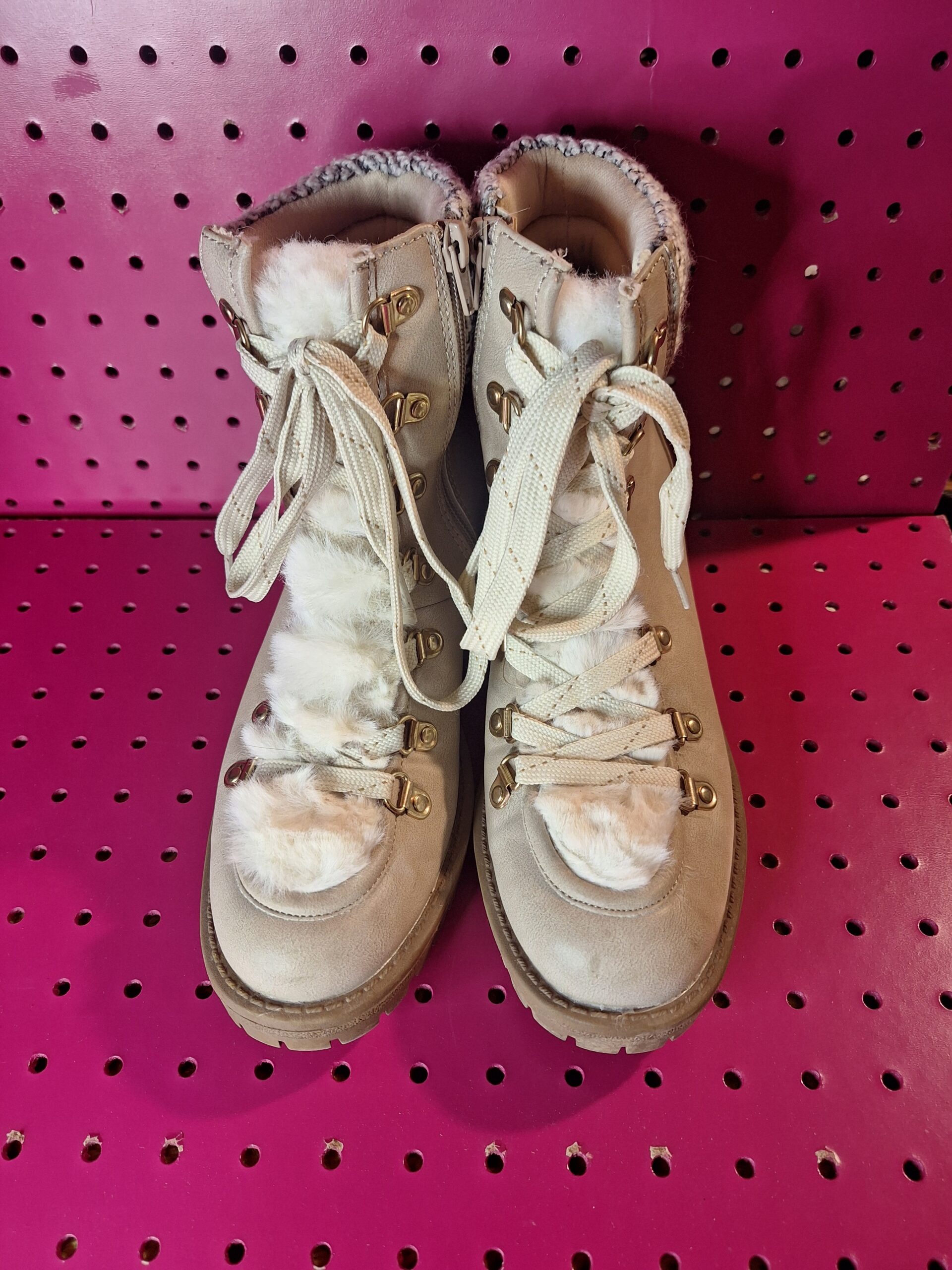 Tan Boots with fux fur