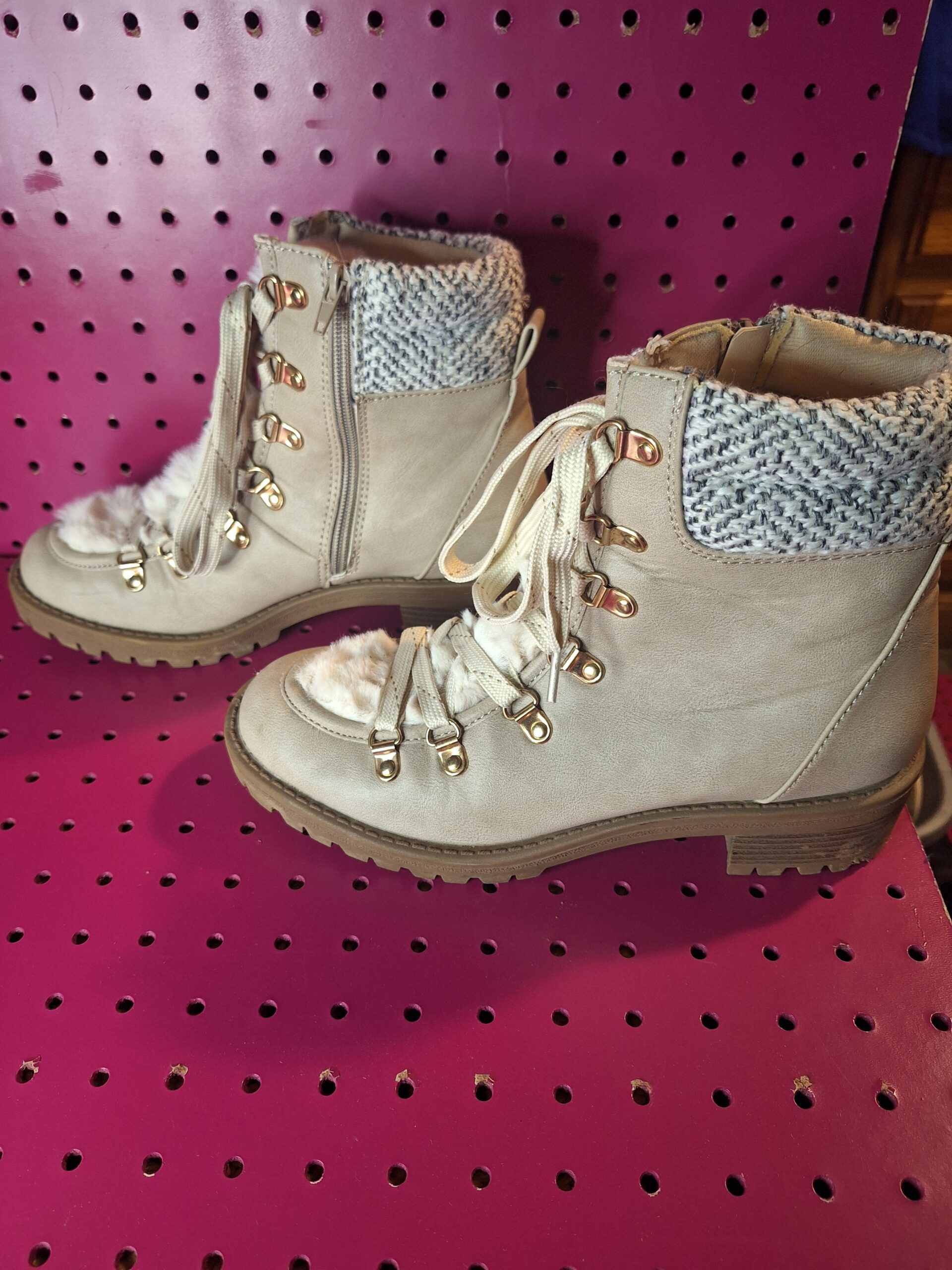 Tan Boots with fux fur